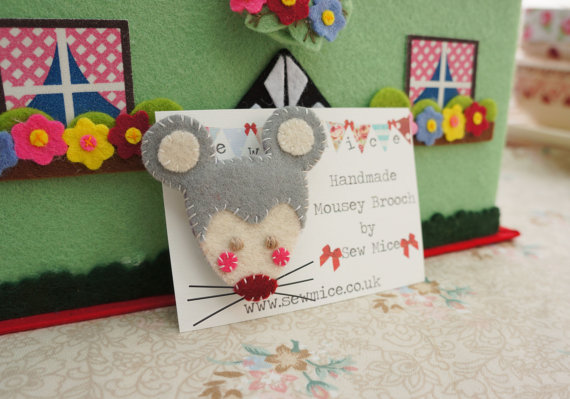 mousebrooch